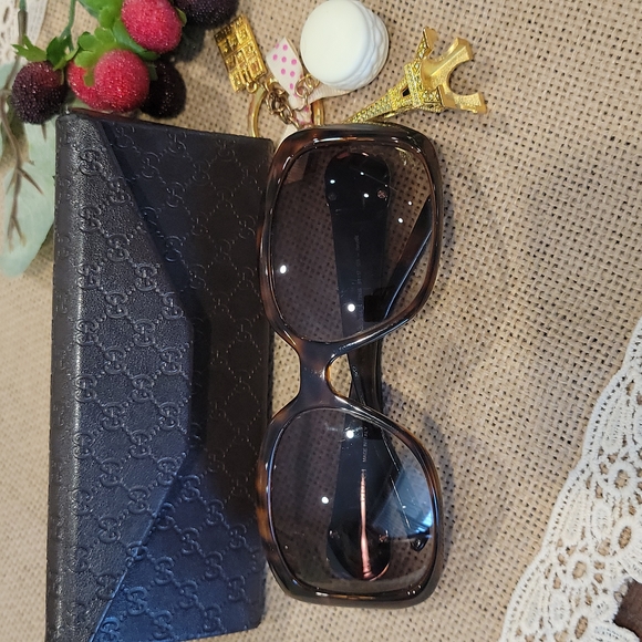 🎉SOLD🎉 Authentic Gucci sunglasses - Picture 2 of 7